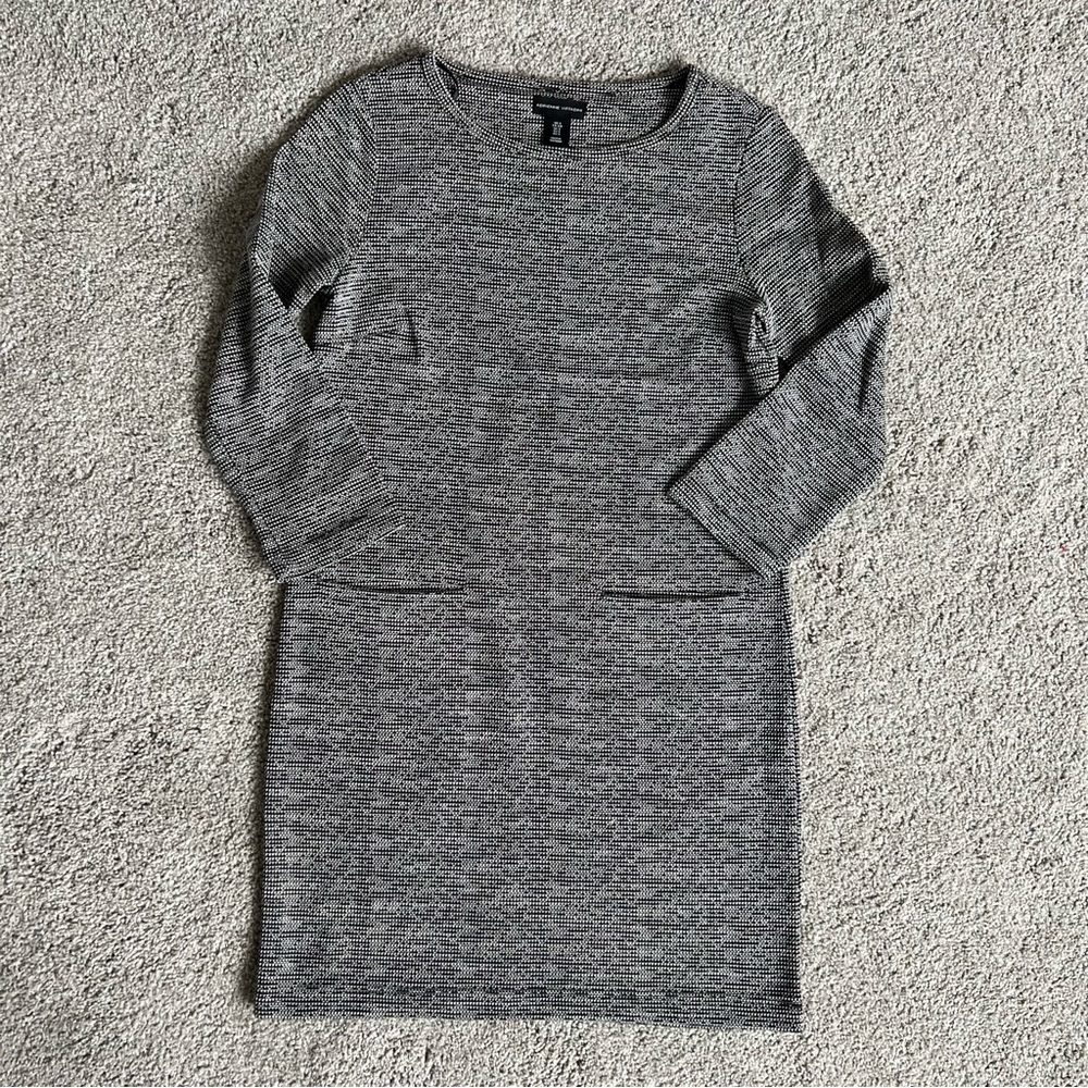 Adrienne Vittadini black & white shift dress. Small. Like new!